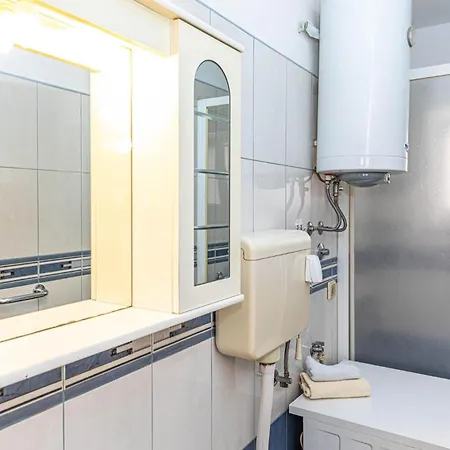 شقة Stunning In With Kitchen